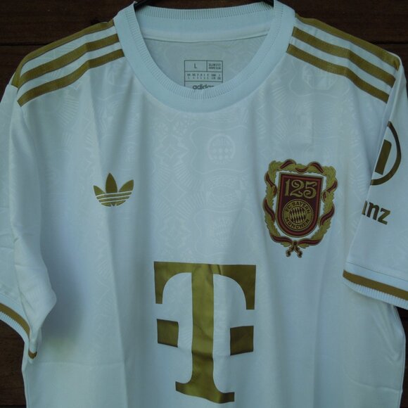 Bayern Munich 125th Anniversary edition, Large - Picture 2 of 10